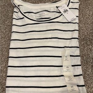 Banana Republic Timeless Tee in Striped White and Black XS